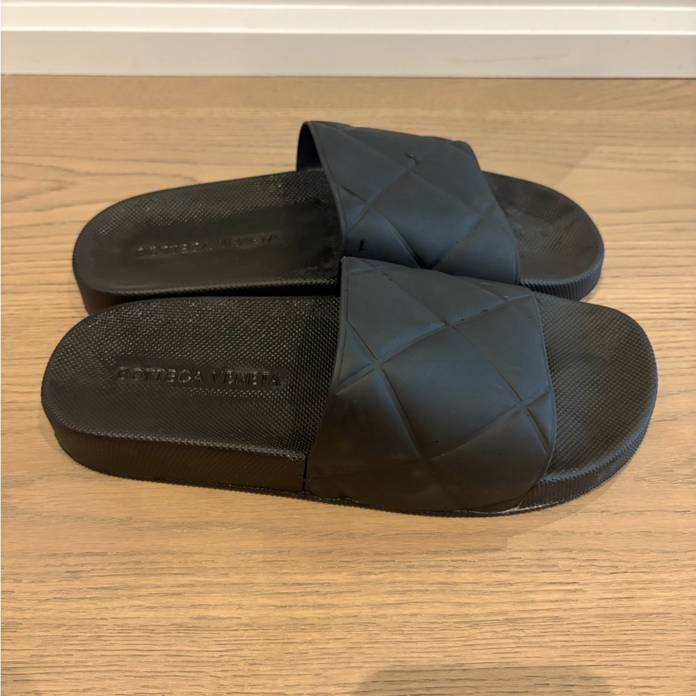 Bottega Veneta Black Quilted Sandals - Picture 4 of 11